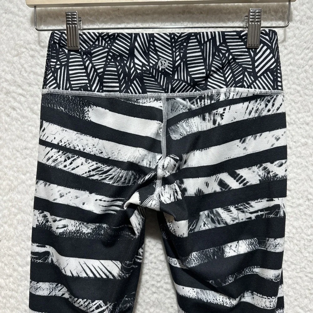 LULULEMON Women's 4 Wunder‎ Under Crop II Full-On Luon Shady Palms Black White